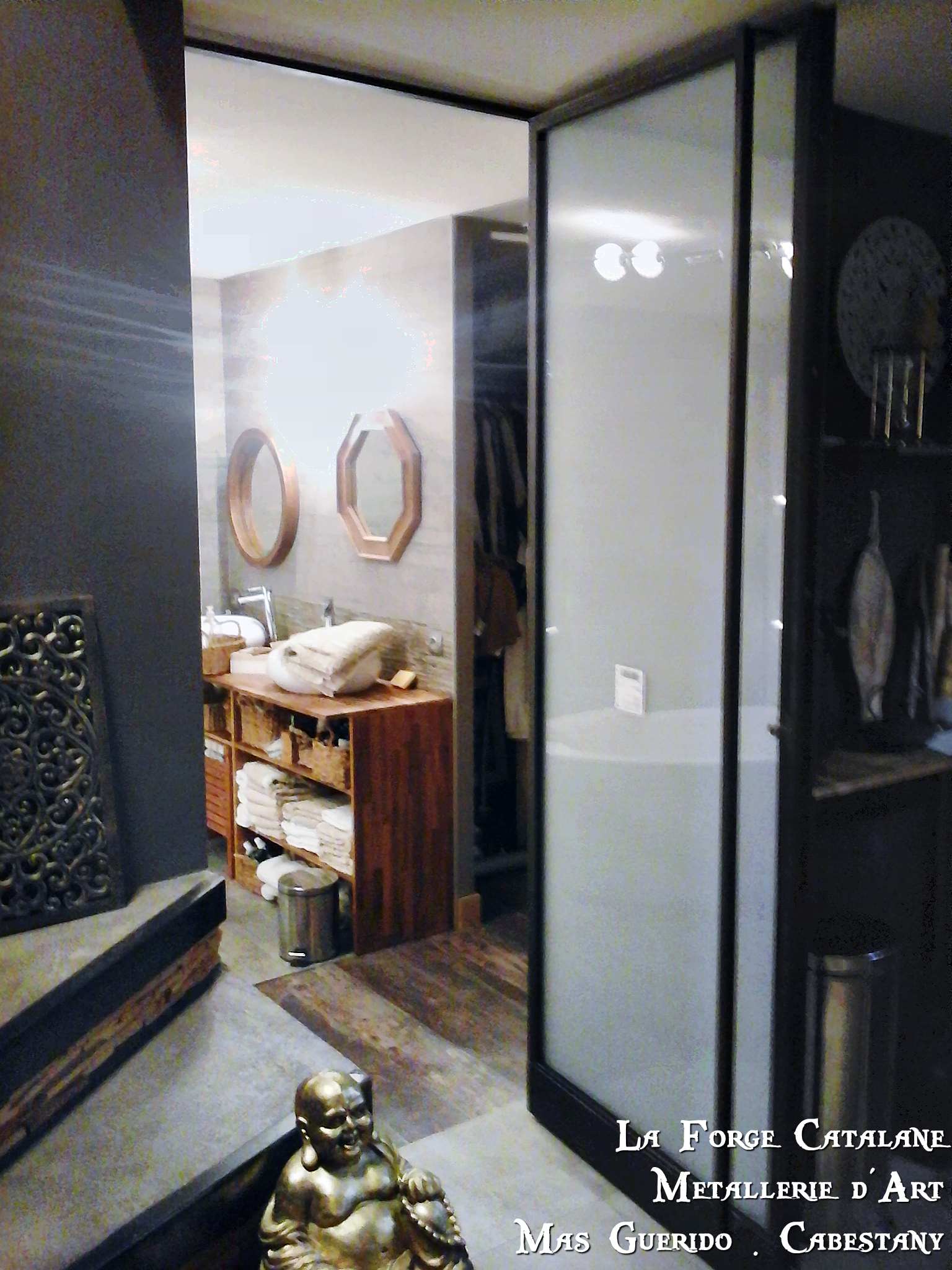 porte en fer remplissage verre opalescent forge catalane.jpg